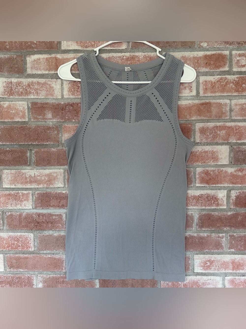 Athleta Gray Tank Top Women’s Medium Fitted Active Running Performance Gym - Picture 2 of 9
